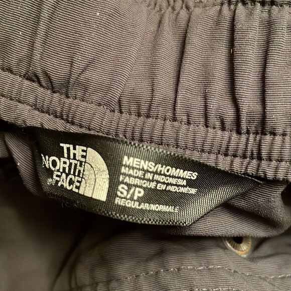 The North Face Belted Cargo Shorts - Small - Picture 9 of 13